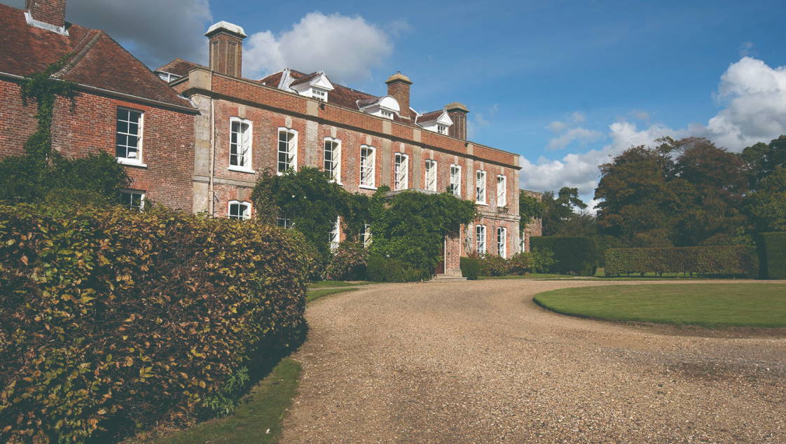 The circular driveway in front of the manor house at Mountfield Winery